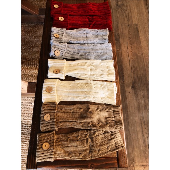 MOCHA CABLE KNIT BOOT CUFF with button - Picture 7 of 8